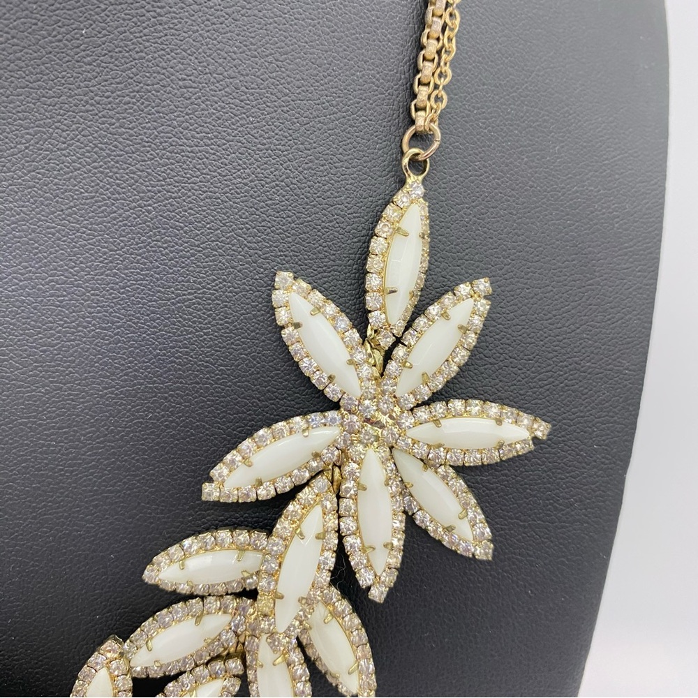 Talbots White Star Burst Flower Vintage Necklace - Picture 3 of 9